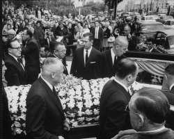 The actor got much love from the public in his lifetime and more than three thousand people were present in his funeral most of them were Hollywood ce